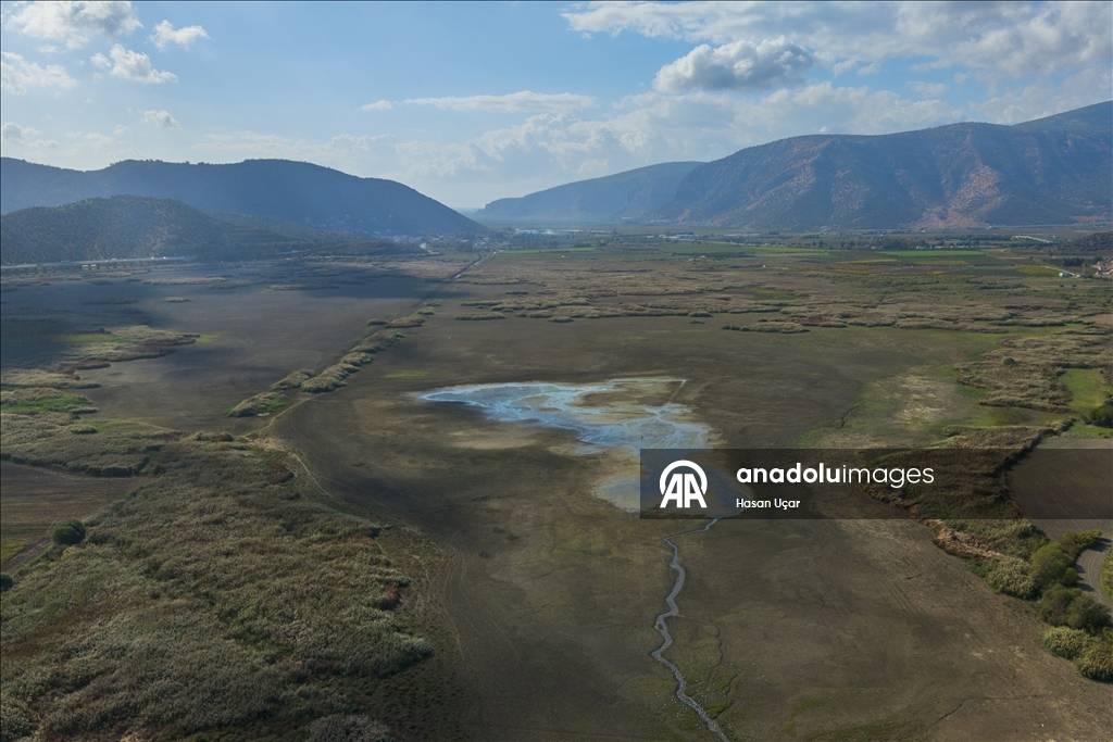 Kuraklığın etkisi artıyor! En büyük tatlı su gölü için alarm verildi: Su seviyesi düştü, balıklar telef oldu 2